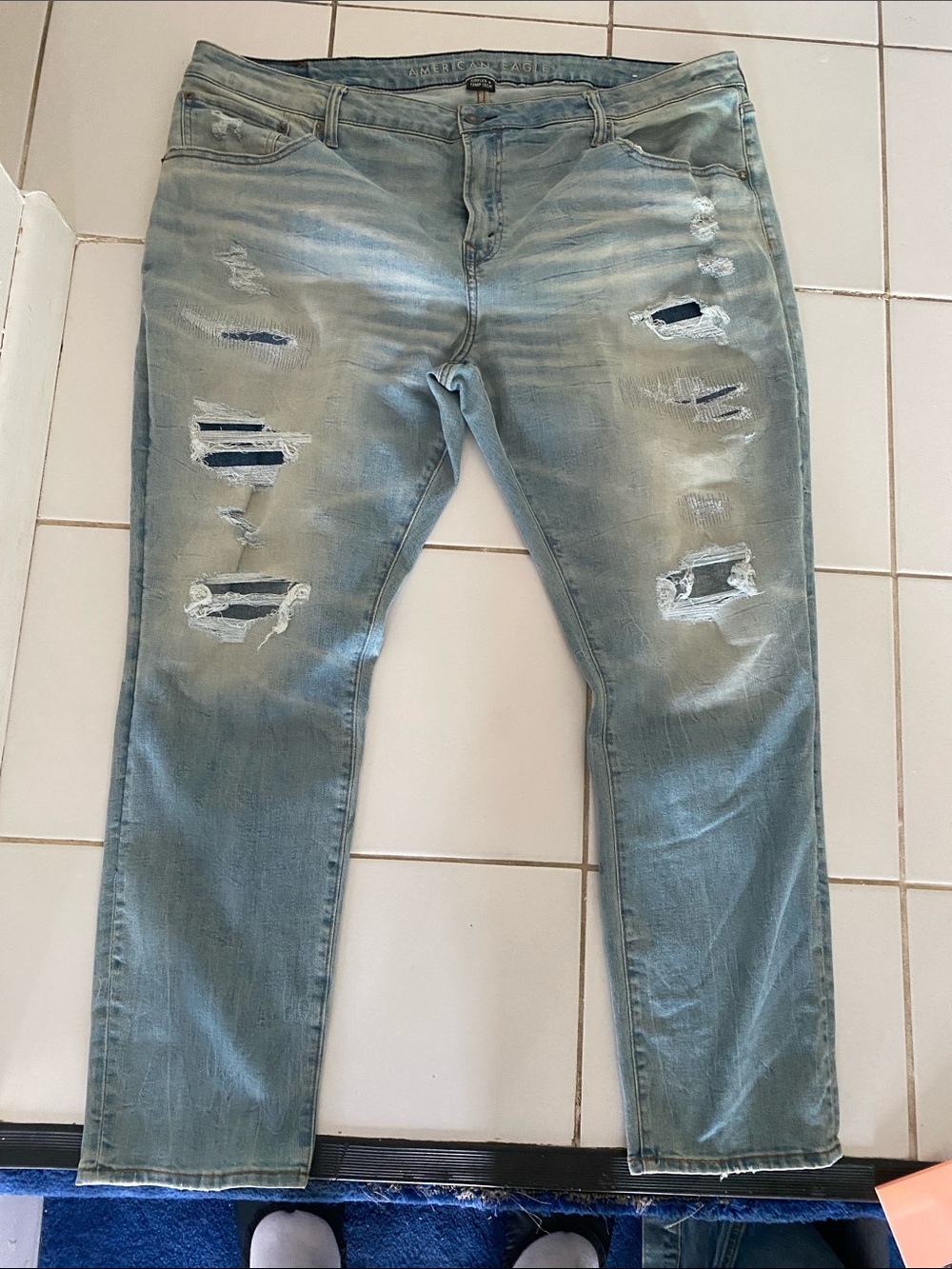 American Eagle Outfitters Light Blue Distressed Relaxed Jeans